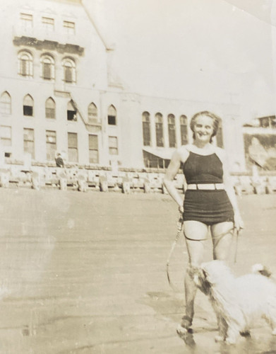 1940 pretty woman swimsuit - woman, in